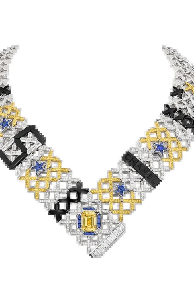 قلادة QUILTED STARS من الذهب الأبيض والذهب الأصفر والماس والماس الأصفر والياقوت والجزع.