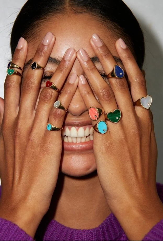 مجوهرات ذهب وأحجار نصف كريمة لأناقة يناير