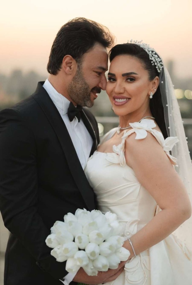 مي فاروق أحدث عروس في الوسط الفني بتصاميم مجوهرات كلاسيكية