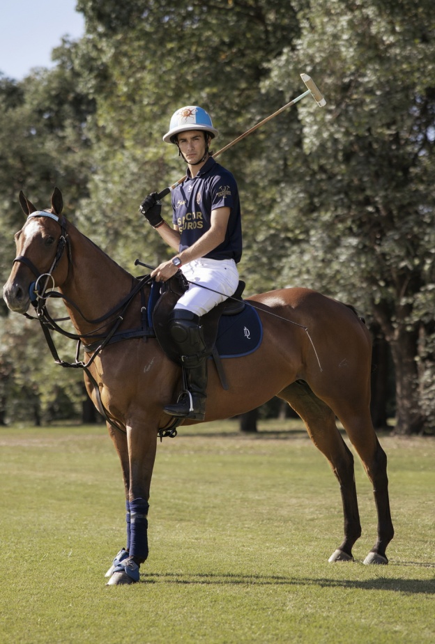 نجم البولو الصاعد أدولفو (بوروتو) كامبياسو 