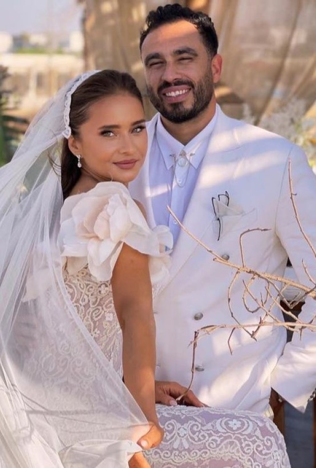 نيللي كريم احتفلت بزفافها السابق بحضور أبنائها.