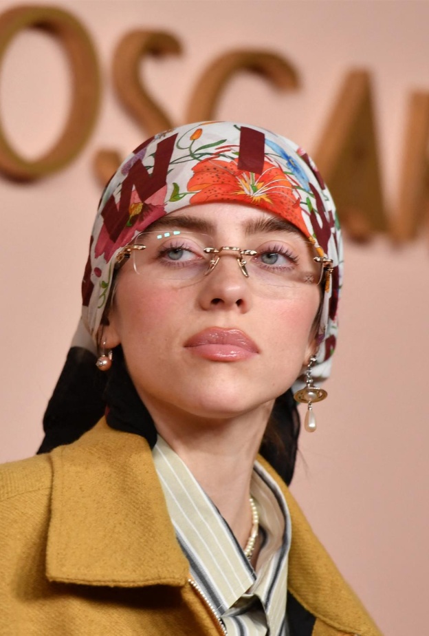 إطلالة Billie Eilish بالمكياج الطبيعي