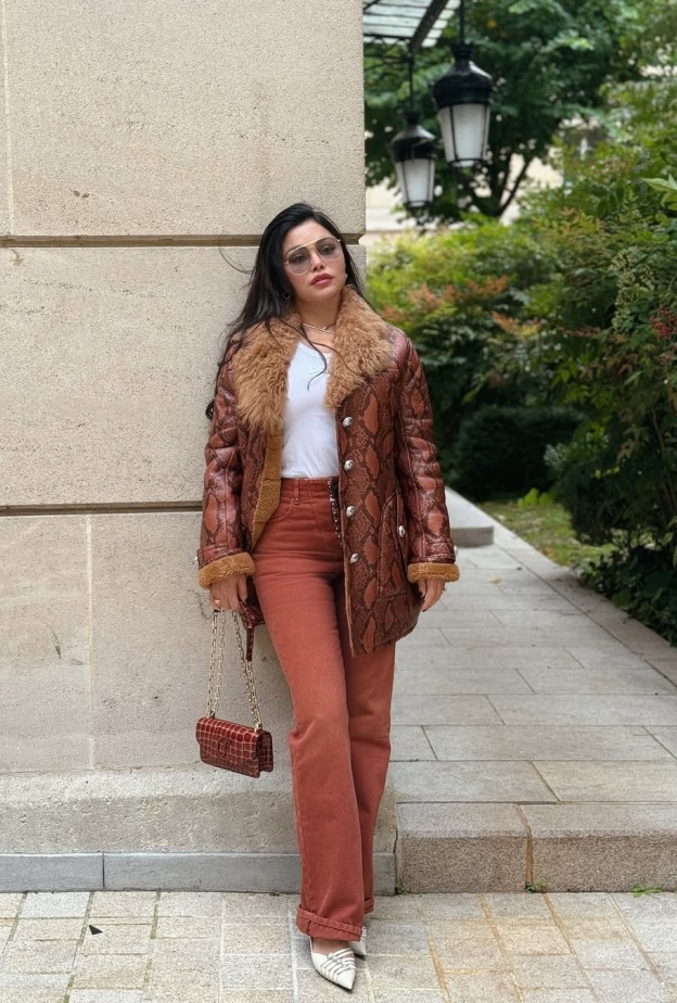 احدث أزياء هيفاء وهبي في جولات أسفارها في شتاء 2025