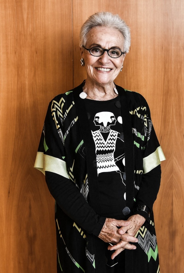 المصممة الإيطالية الراحلة عن عمر يناهز 93 عاماً "روزيتا ميسوني" ، الصورة من AFP