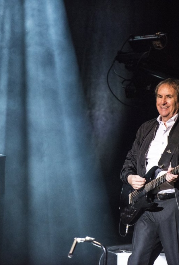 الفنان الاستثنائي كريس دو بيرغ سيُطرب ضيوف منتجع والدورف أستوريا المالديف إثافوشي في عيد الحبّ