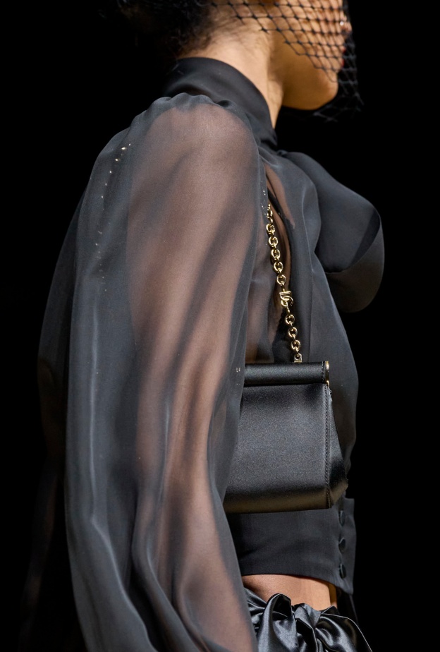 سلسلة معدنية قصيرة لحقيبة من Dolce& Gabbana