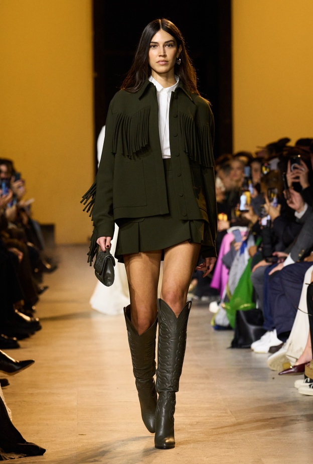 إطلالة من Elie Saab