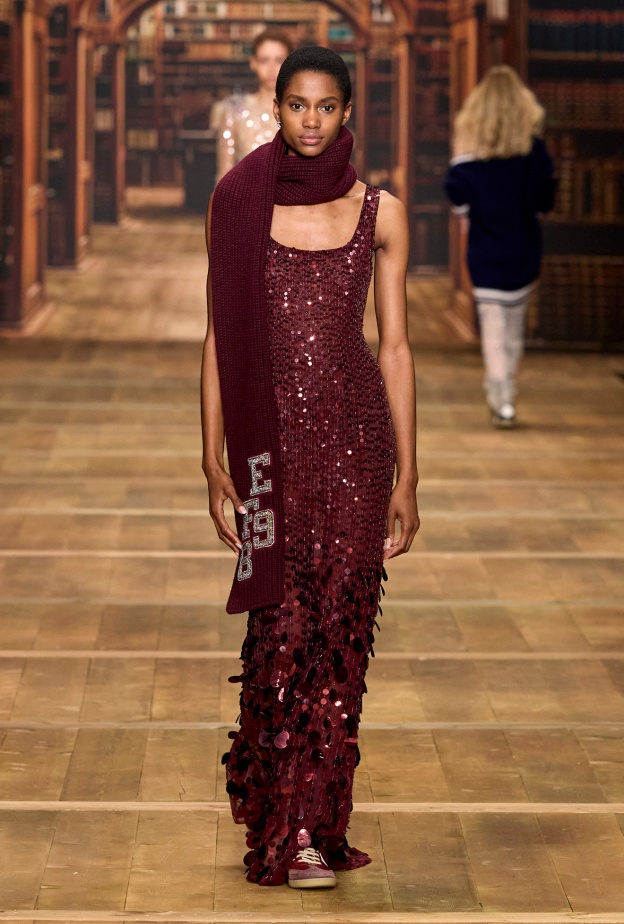 إطلالة من Elisabetta Franchi