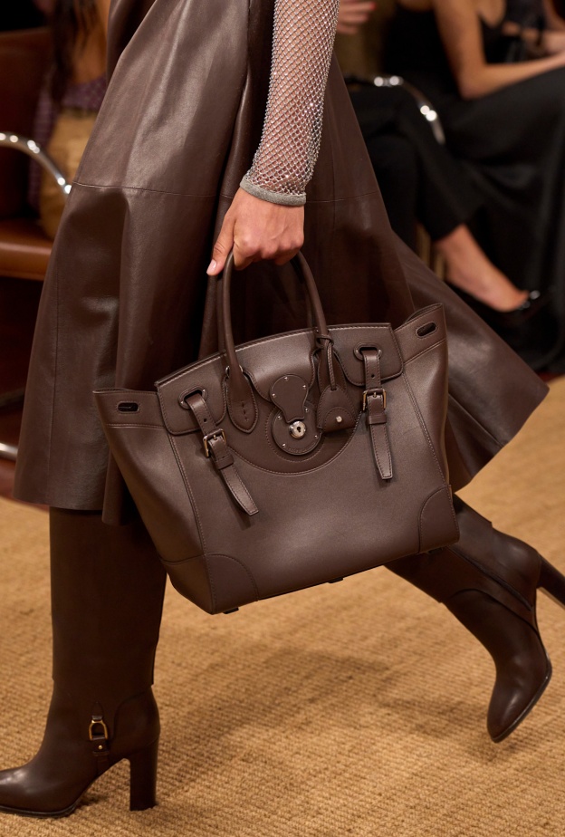 Ralph Lauren حقيبة وحذاء باللون البني المميز