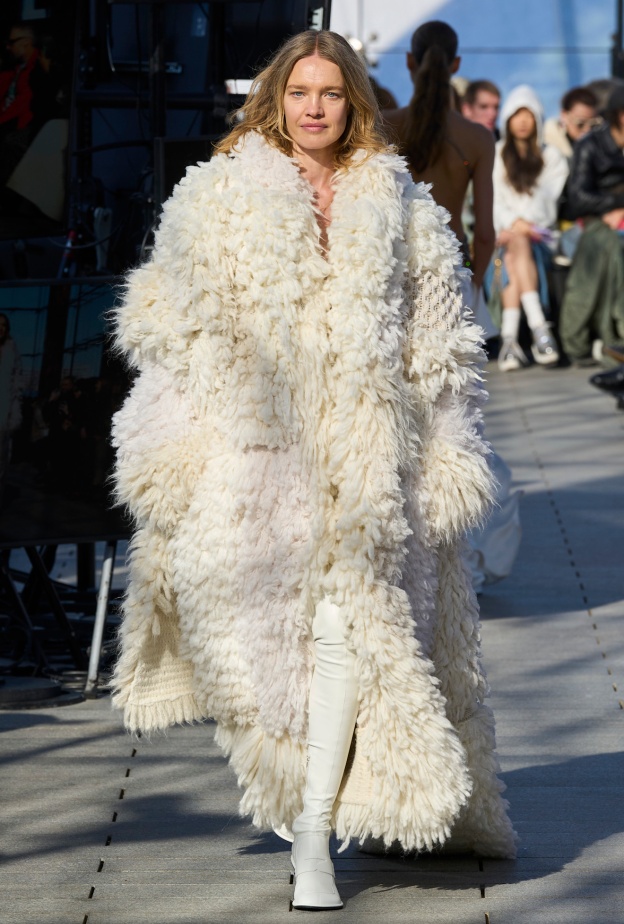 صيحة الـTeddy Coat تغزو عالم الموضة