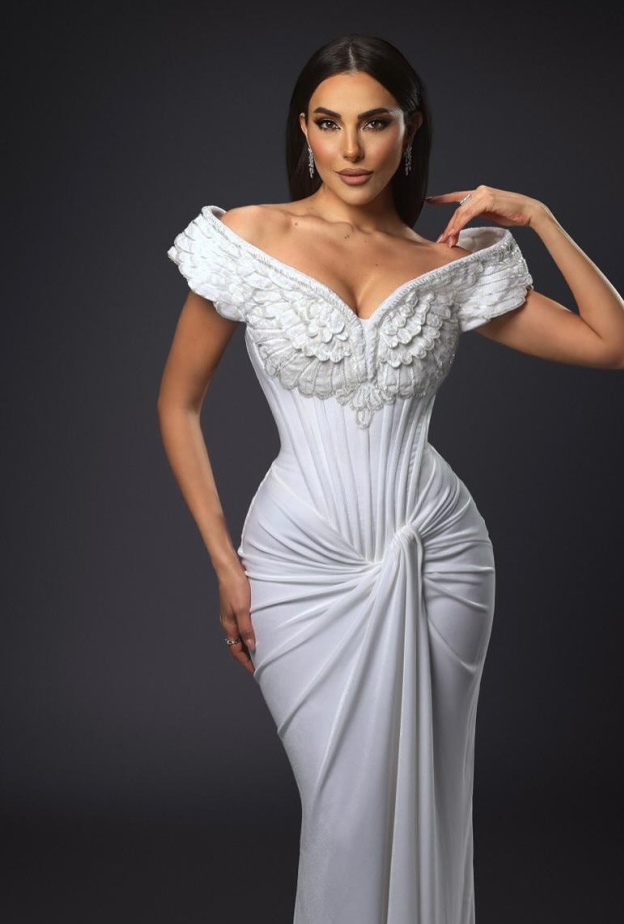 إطلالة الممثلة ساشا دحدوح بإطلالة من تصميم أنطوان القارح