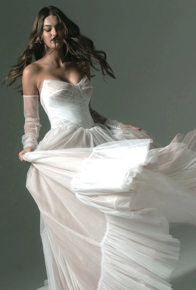 إطلالة عروس مريحة من دار هيرا العالمية