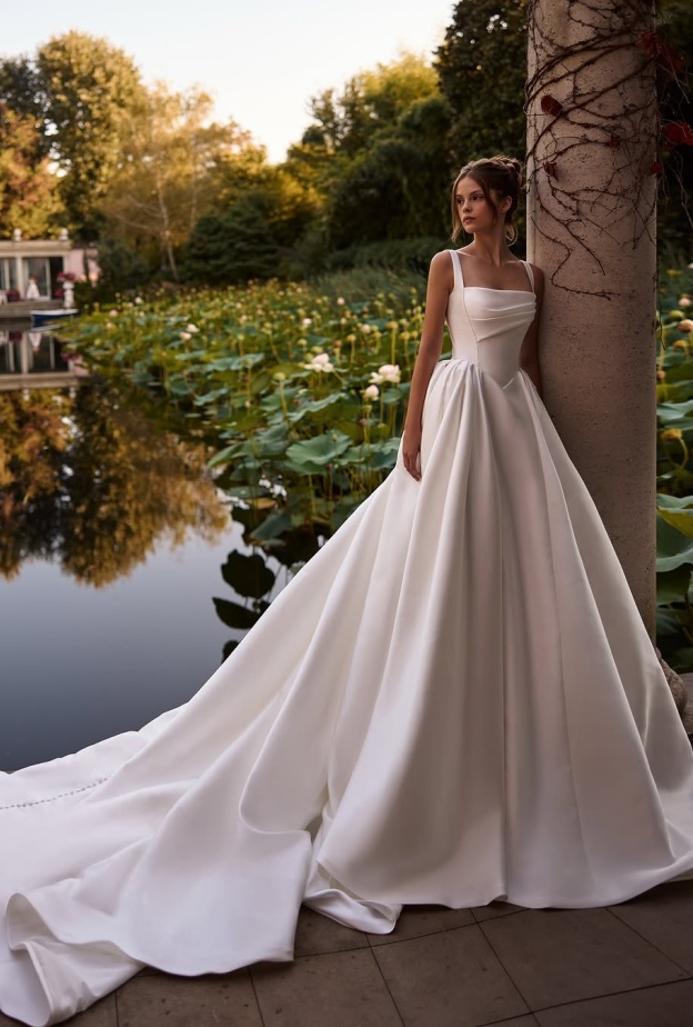 عروس دار ميلا نوفا بخصر الباسك الأنيق