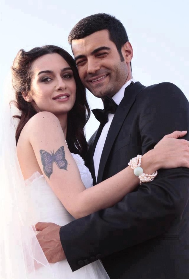 برجي أكلاي Birce Akalay ومراد أنالمش Murat Unalmis