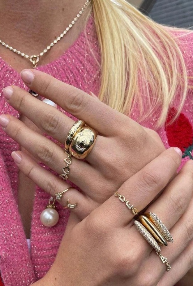 المجوهرات الذهبية البارزة لاشراقة لافتة في 2025 الصورة من Eden Presley