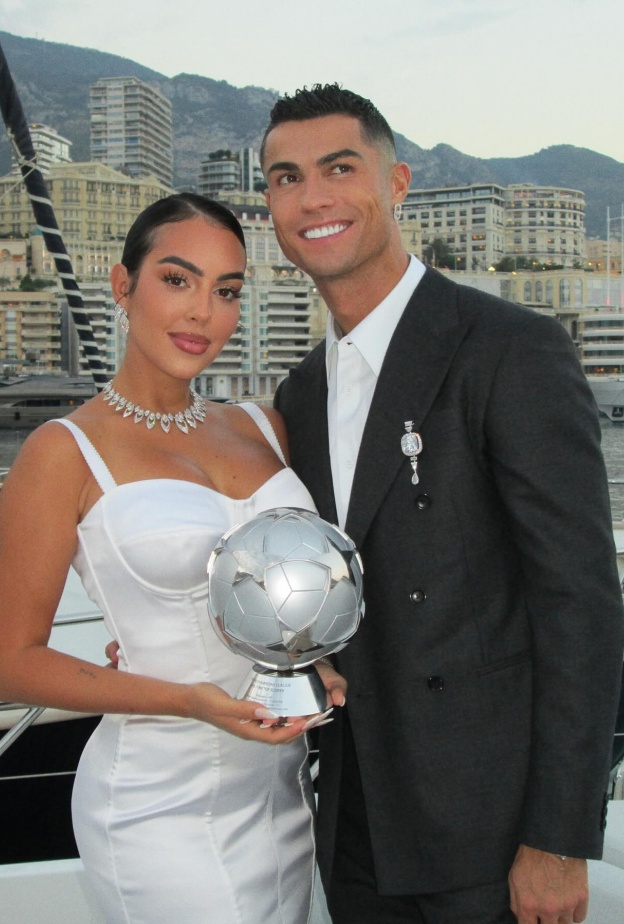 تلعب جورجينا رودريغيز دورًا هامًا في حياة كريستيانو رونالدو