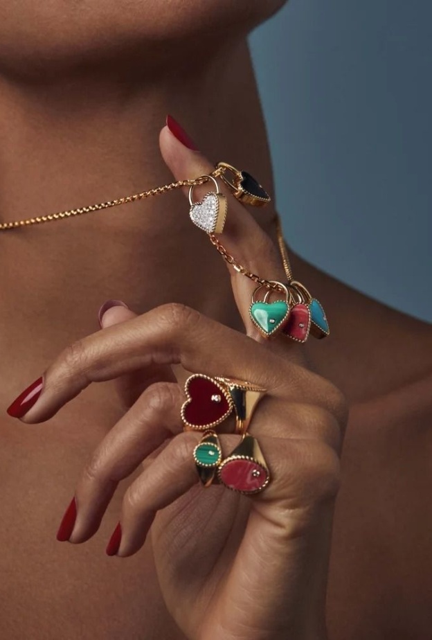 مجوهرات بشكل القلب لاطلالتك الرومانسية في فبراير الصورة من YVONNE LÉON