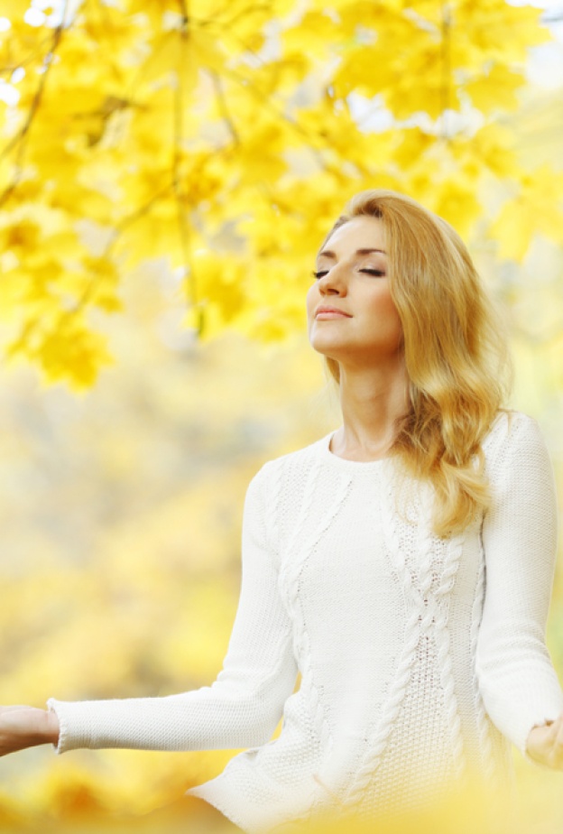 ممارسة اليوغا من أهم اسباب الاسترخاء قبل يوم الزفاف