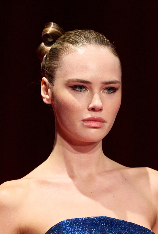 عارضة Siriano