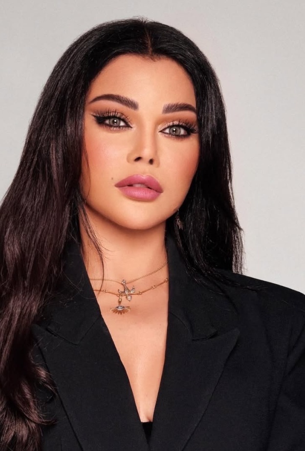 هيفاء وهبي صورة من انستغرام خبير المكياج داني كامل