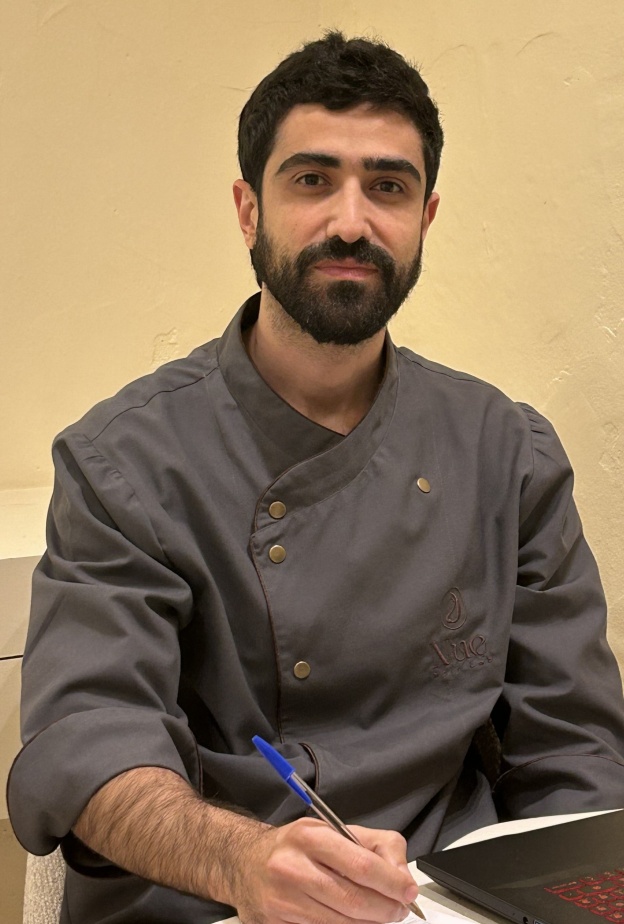 المتحدث الرسمي لـNue Hair Lab،  كريست إميليو الطويل - Copy