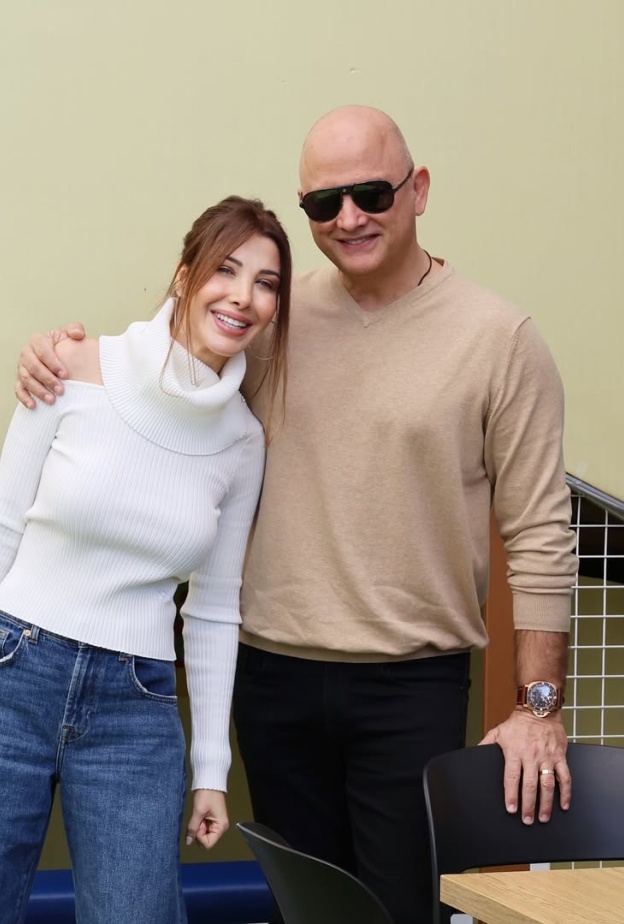 نانسي عجرم تتألق مع عائلتها زوجها وبناتها بإطلالات كاجوال خلال عيد ميلاد ابنتها ليا