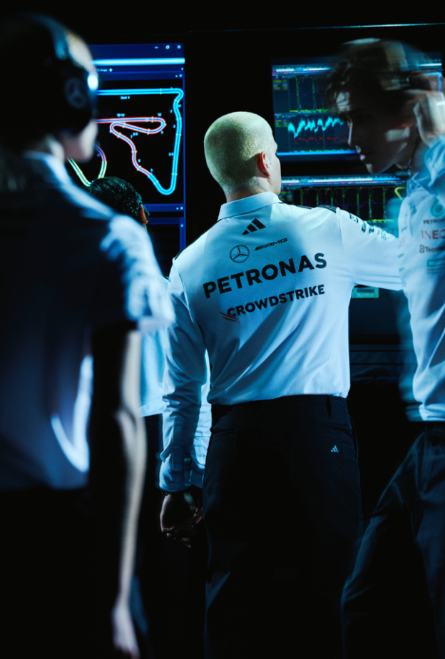 أديداس وفريق فورميلا 1 MERCEDES-AMG PETRONAS يطلقان أول تشكيلة للمشجعين والرياضيين