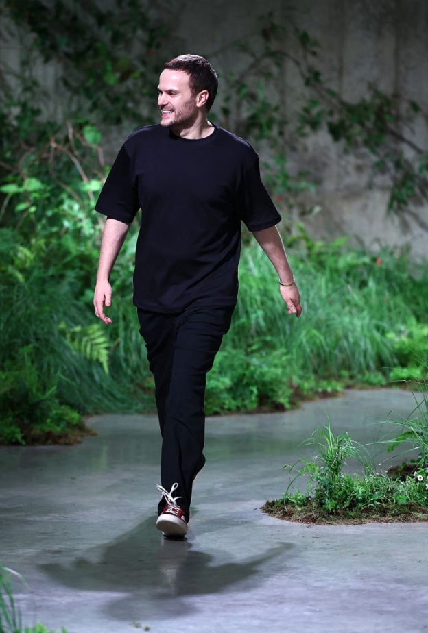 المصمم "ساباتو دي سارنو"