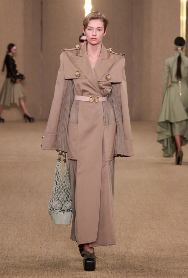 إطلالة من Balmain
