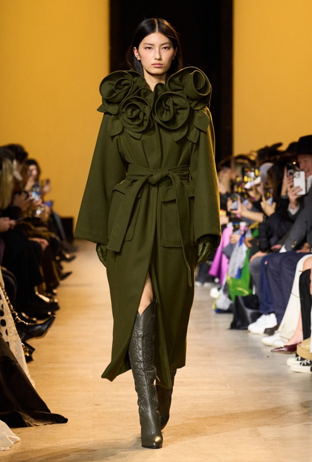 إطلالة من Elie Saab