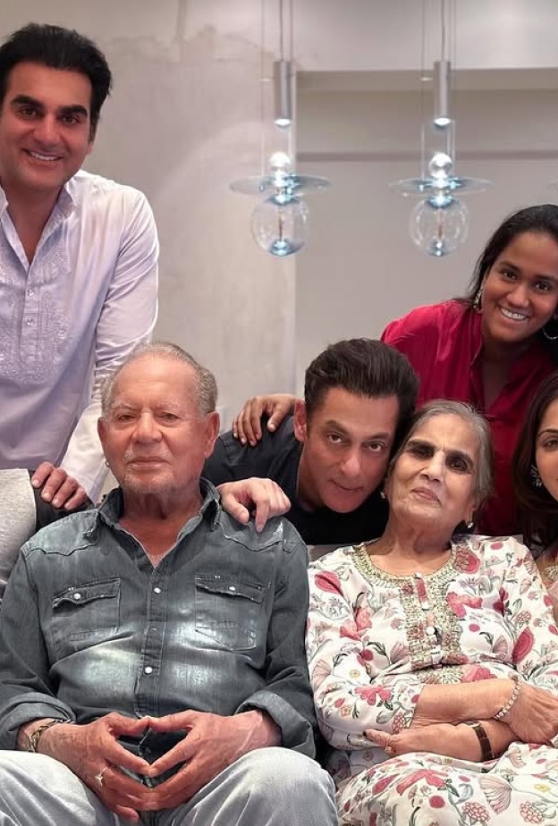 سلمان حان مع عائلته