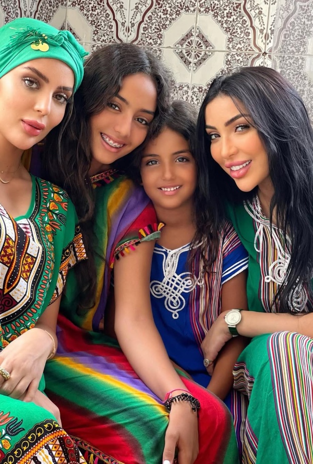 دنيا بطمة وعائلتها