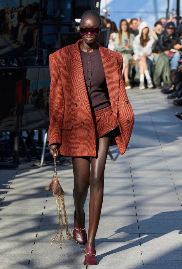 إطلالة من Stella McCartney