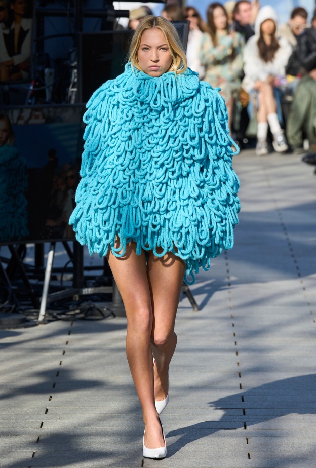 إطلالة من Stella McCartney