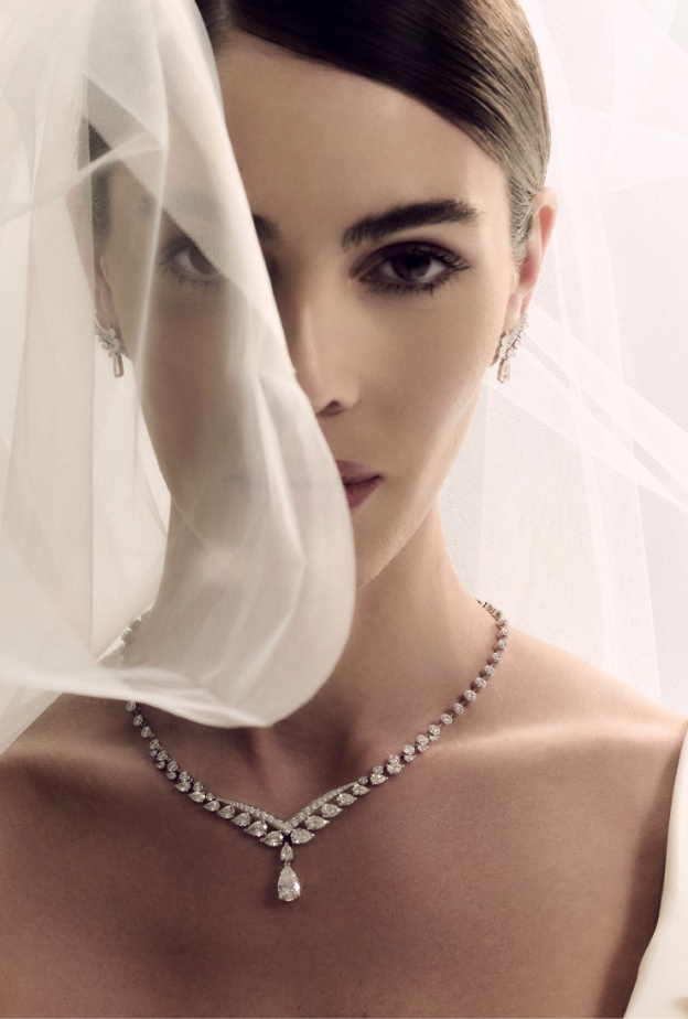 مجوهرات تحكي قصص حب.. مجوهرات "شوميه" تتلألأ في جلسة خاصة بـ"هي" 