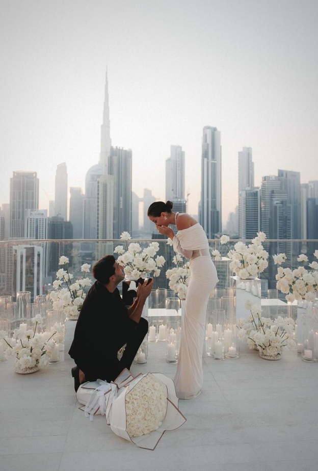 من خطوبة مدونة الموضة جوليا حسين