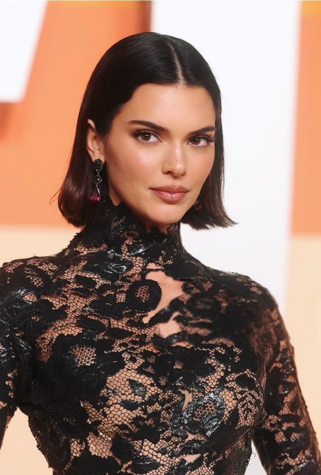 النجمات بإطلالات تجمع بين الجمال والتجديد في حفلVanity Fair  ما بعد الأوسكار
