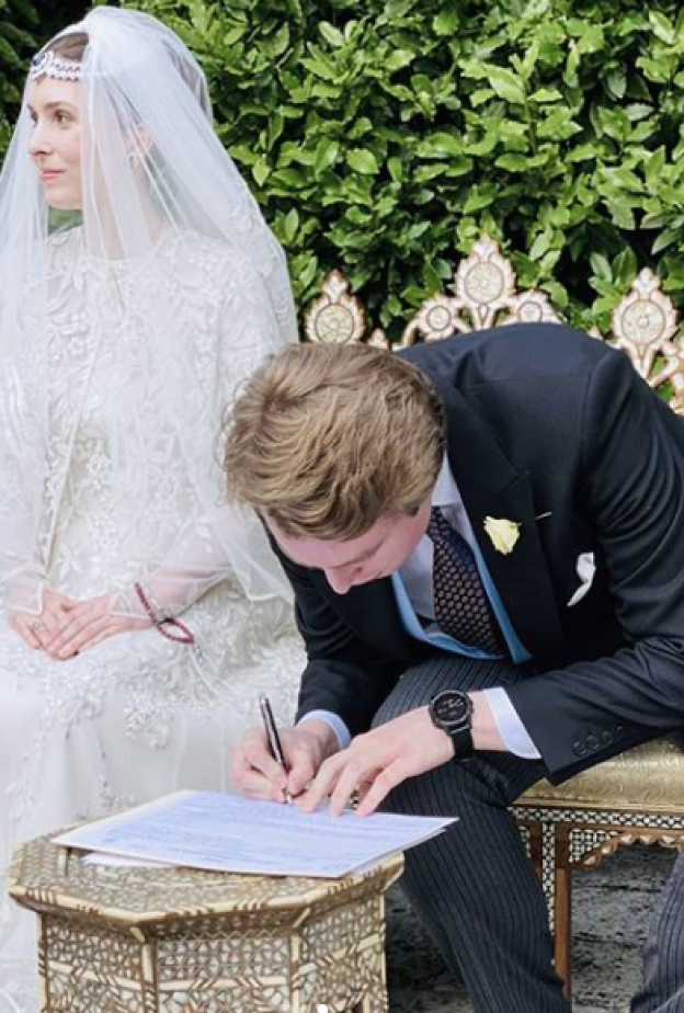 الاميرة راية بنت الحسين مع العريس البريطاني خلال الزفاف