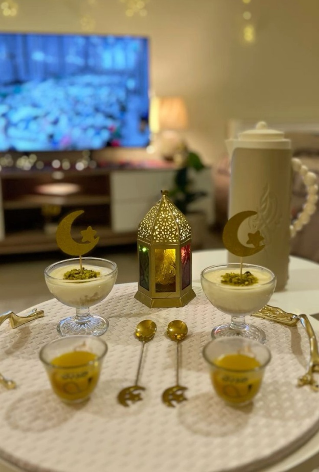 بمجموعة من الأفكار الديكورية، يمكن تصميم جلسة مميزة للاستمتاع بمسلسلات رمضان