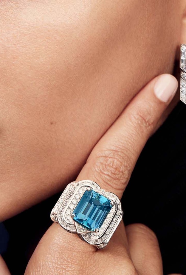 تعرفي على حجر الأكوامارين حجر مواليد مارس الصورة من Louis Vuitton