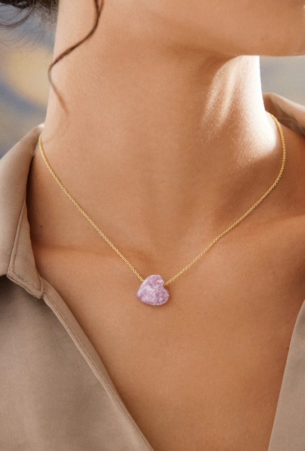 حجر الليبيدوليت في مجوهرات BaubleBar