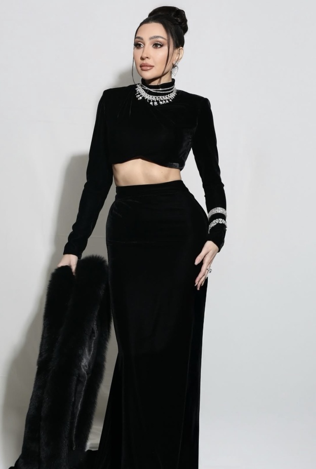 نظرة على اطلالات جيسي عبدو نجمة مسلسل "بالدم" بين الكاجوال وأزياء المناسبات