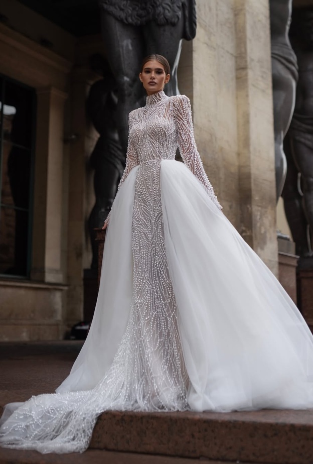 فستان زفاف مشبع باللؤلؤ من دار  Patricia Bridal