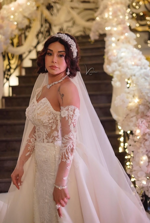 كاريس بشار بإطلالة عرائسية