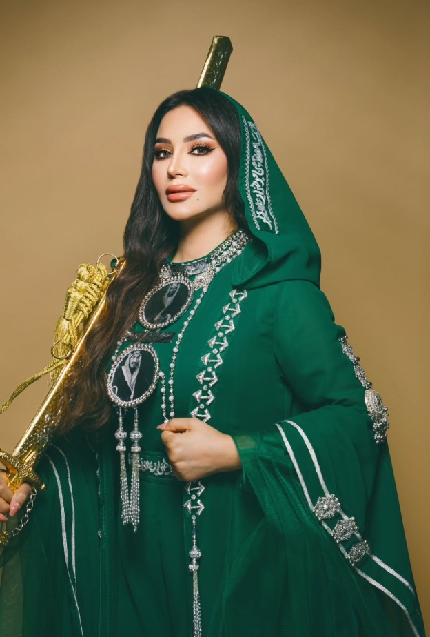 في يوم العَلَم السعودي نسّقي قطع المجوهرات المُبهرة مع إطلالات اللون الأخضر