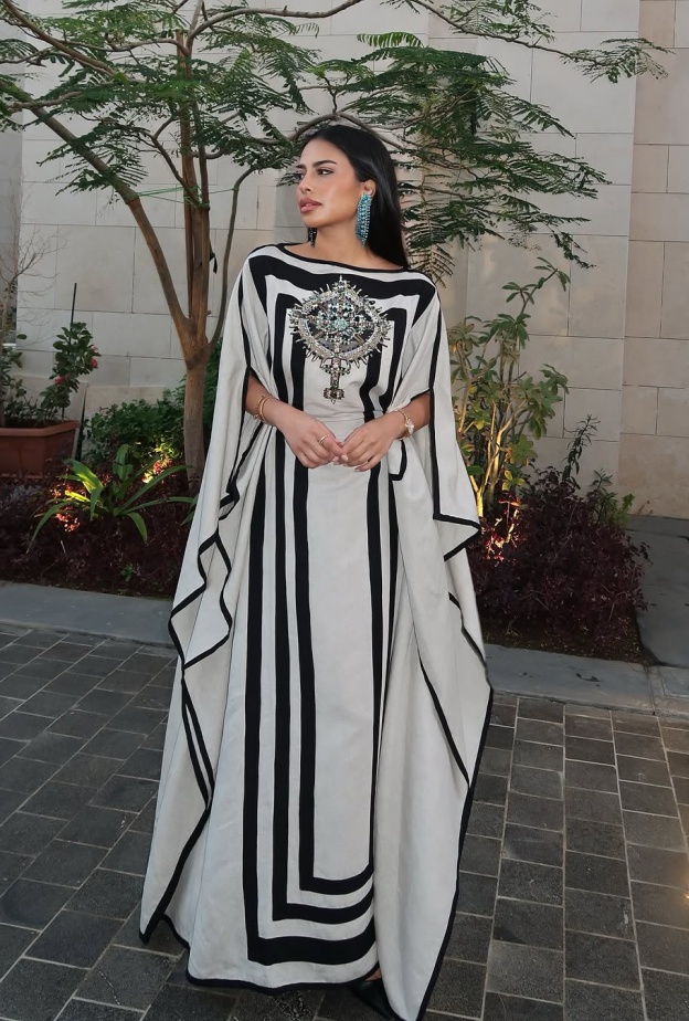 النجمات يتألقن باللون الأبيض بنقوش شرقية جذابة في شهر رمضان