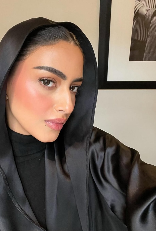 مدونة الجمال والموضة يارا النملة تتمتغ ببشرة مشرقة- صورة من انستغرامها