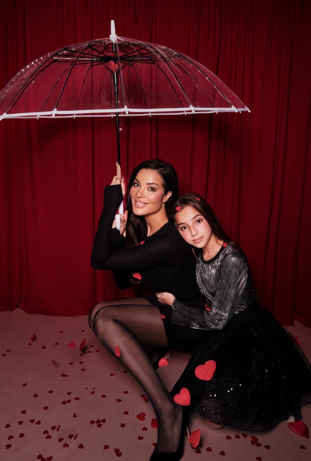 مع اقتراب يوم الأم نجمات أمهات تركنّ بصمة في عالم المجوهرات