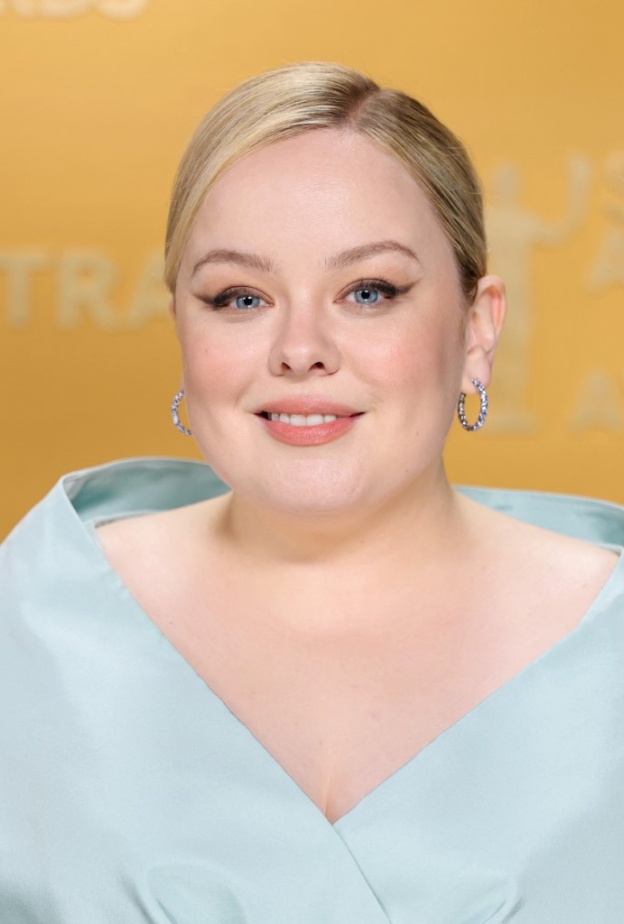 إطلالة NICOLA COUGHLAN بخطوط الآيلانر