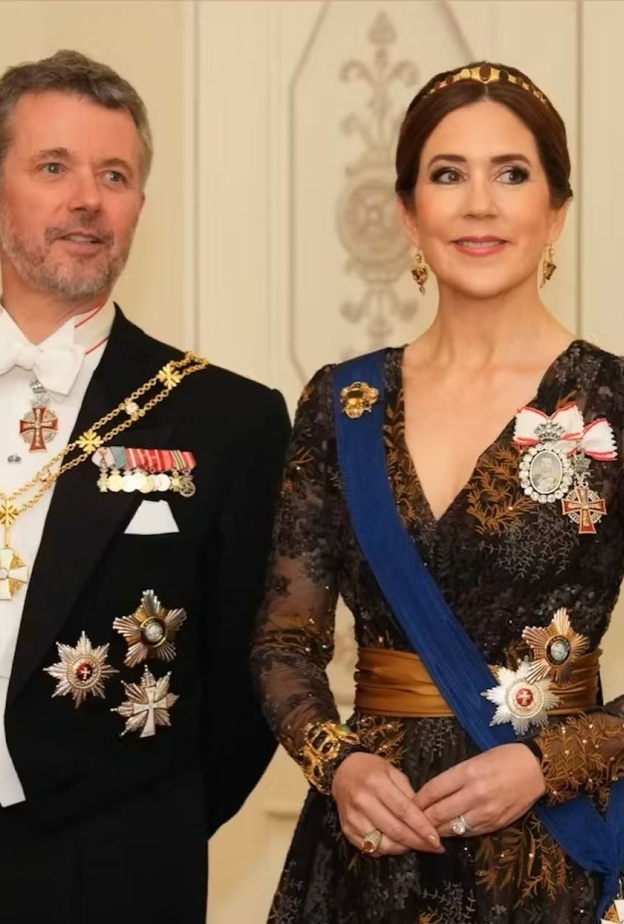 الملكة ماري تظهر بمجوهرات لم يرها أحد منذ 140 عامًا!